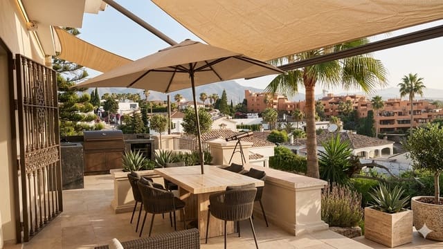 3 soveværelse Villa til salg i Buenas Noches, Estepona - € 1.495.000 (Ref: 9923197)
