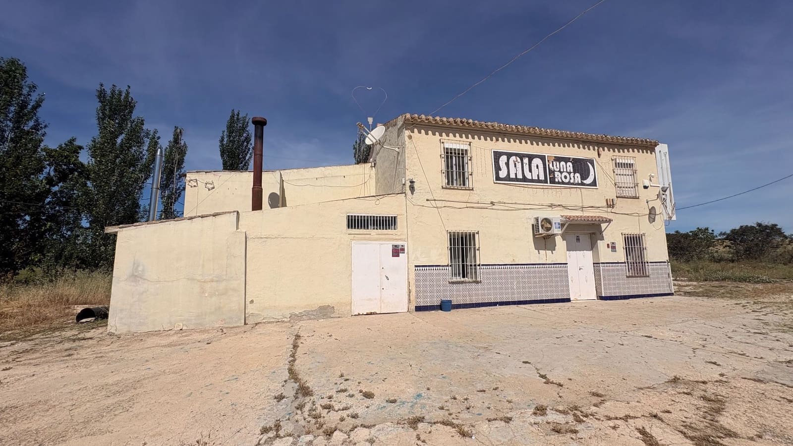 8 bedroom Townhouse for sale in Villanueva del Trabuco - € 220,000 (Ref: 9923198)