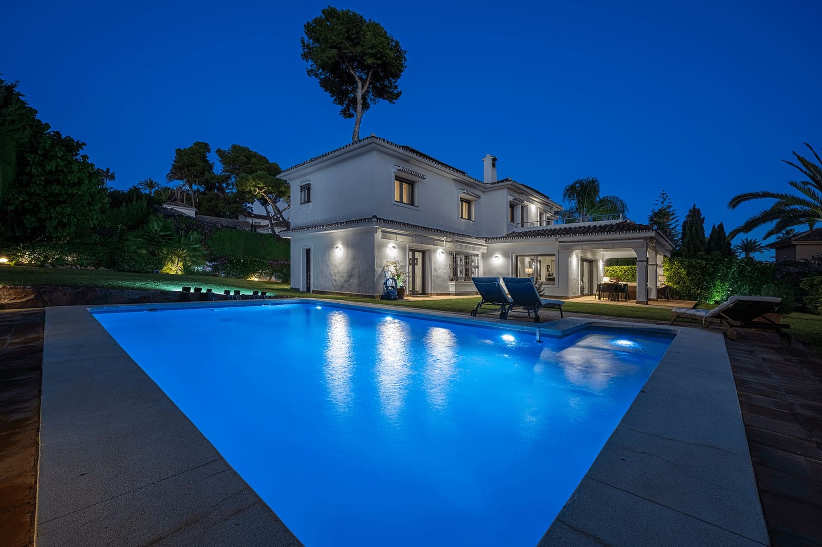 5 bedroom Villa for sale in Marbella with pool garage - € 5,500,000 (Ref: 9923200)