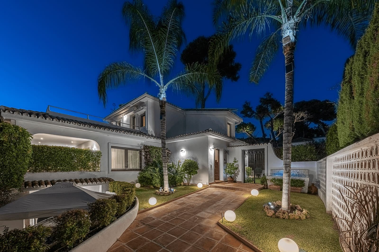 5 bedroom Villa for sale in Marbella with pool garage - € 5,500,000 (Ref: 9923200)