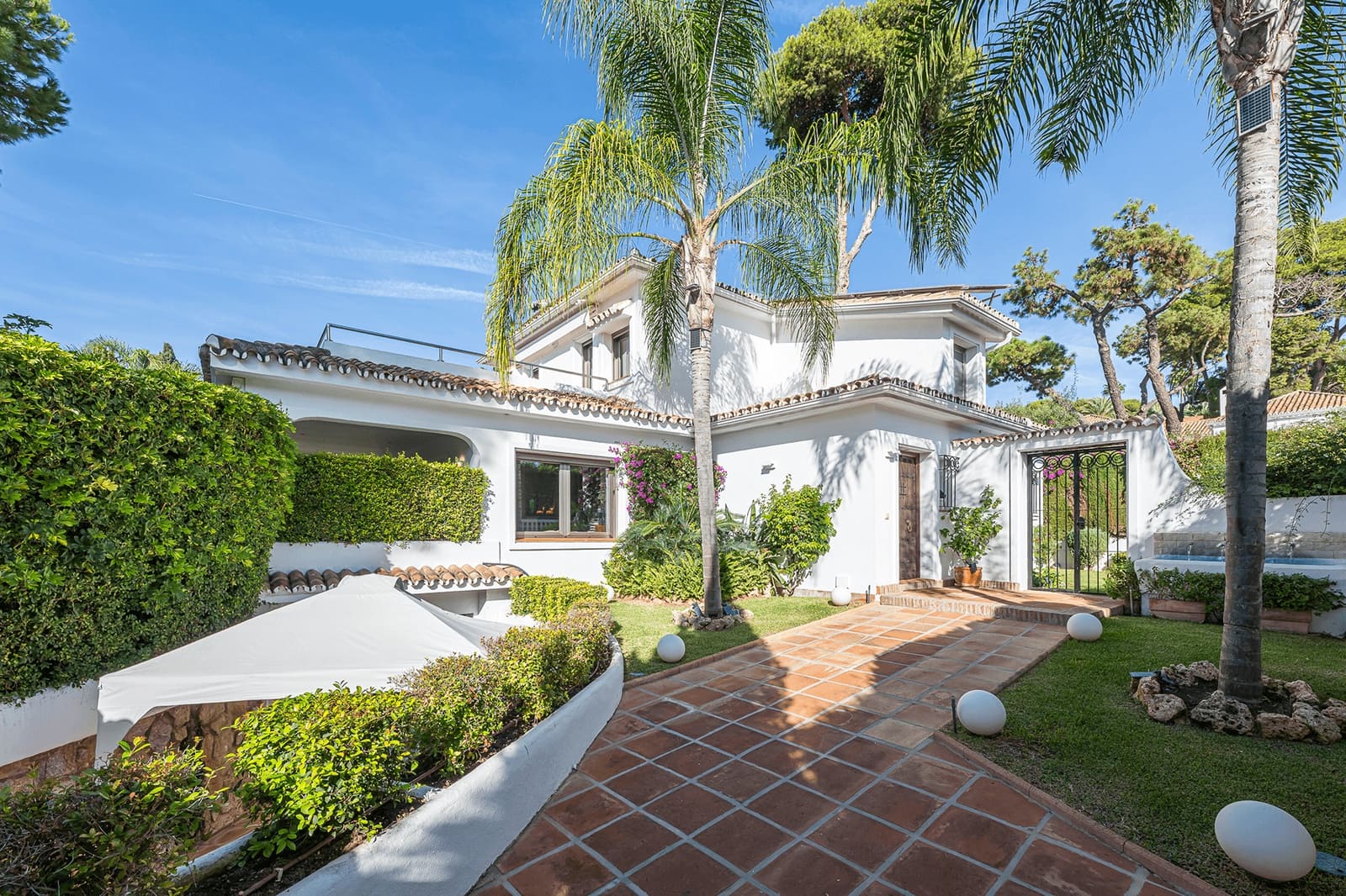 5 bedroom Villa for sale in Marbella with pool garage - € 5,500,000 (Ref: 9923200)