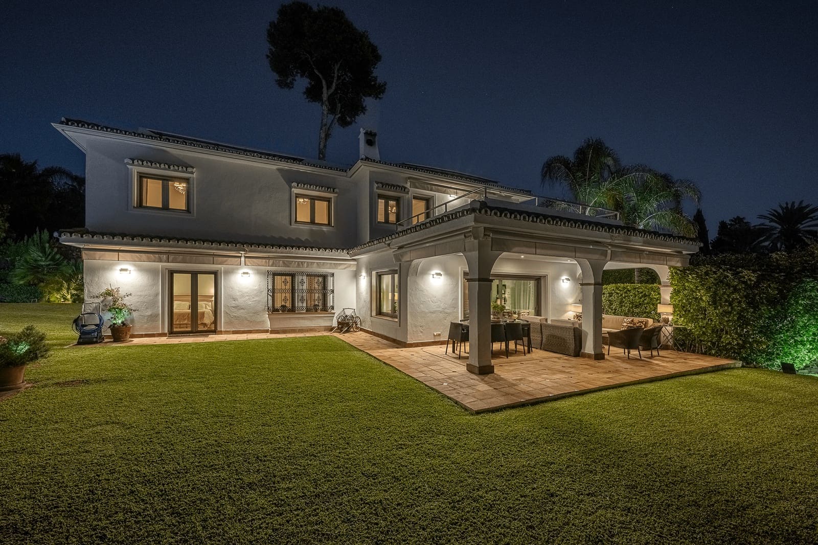 5 bedroom Villa for sale in Marbella with pool garage - € 5,500,000 (Ref: 9923200)