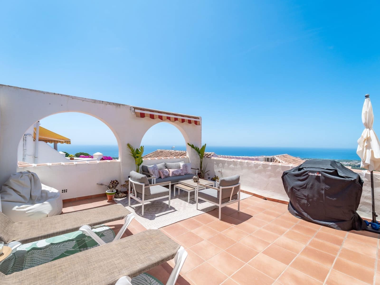 2 makuuhuone Asunto myytävänä paikassa Nerja mukana uima-altaan - 349 000 € (Ref: 9926745)