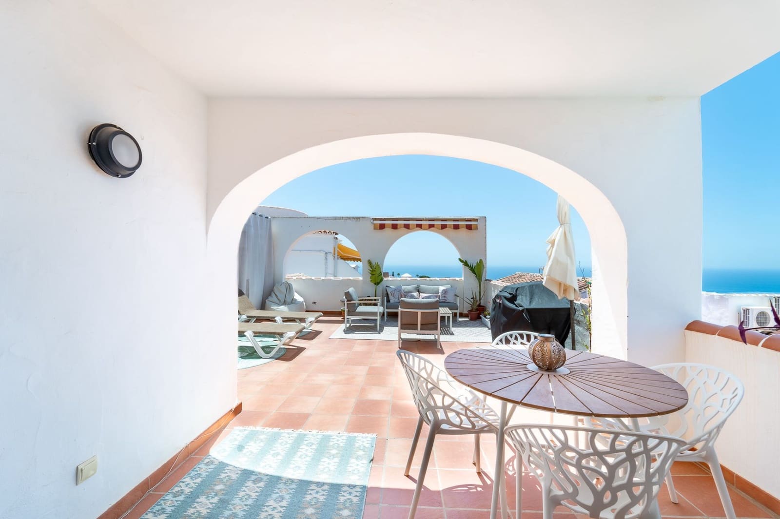 2 makuuhuone Asunto myytävänä paikassa Nerja mukana uima-altaan - 349 000 € (Ref: 9926745)