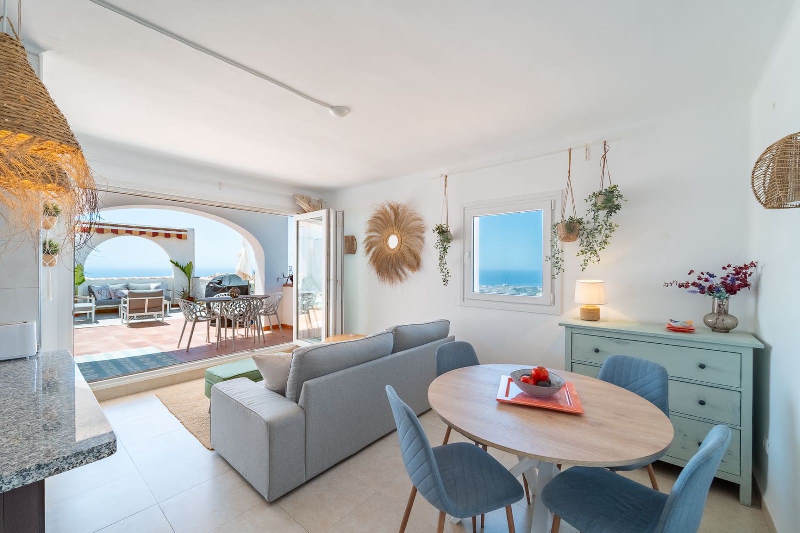 2 makuuhuone Asunto myytävänä paikassa Nerja mukana uima-altaan - 349 000 € (Ref: 9926745)