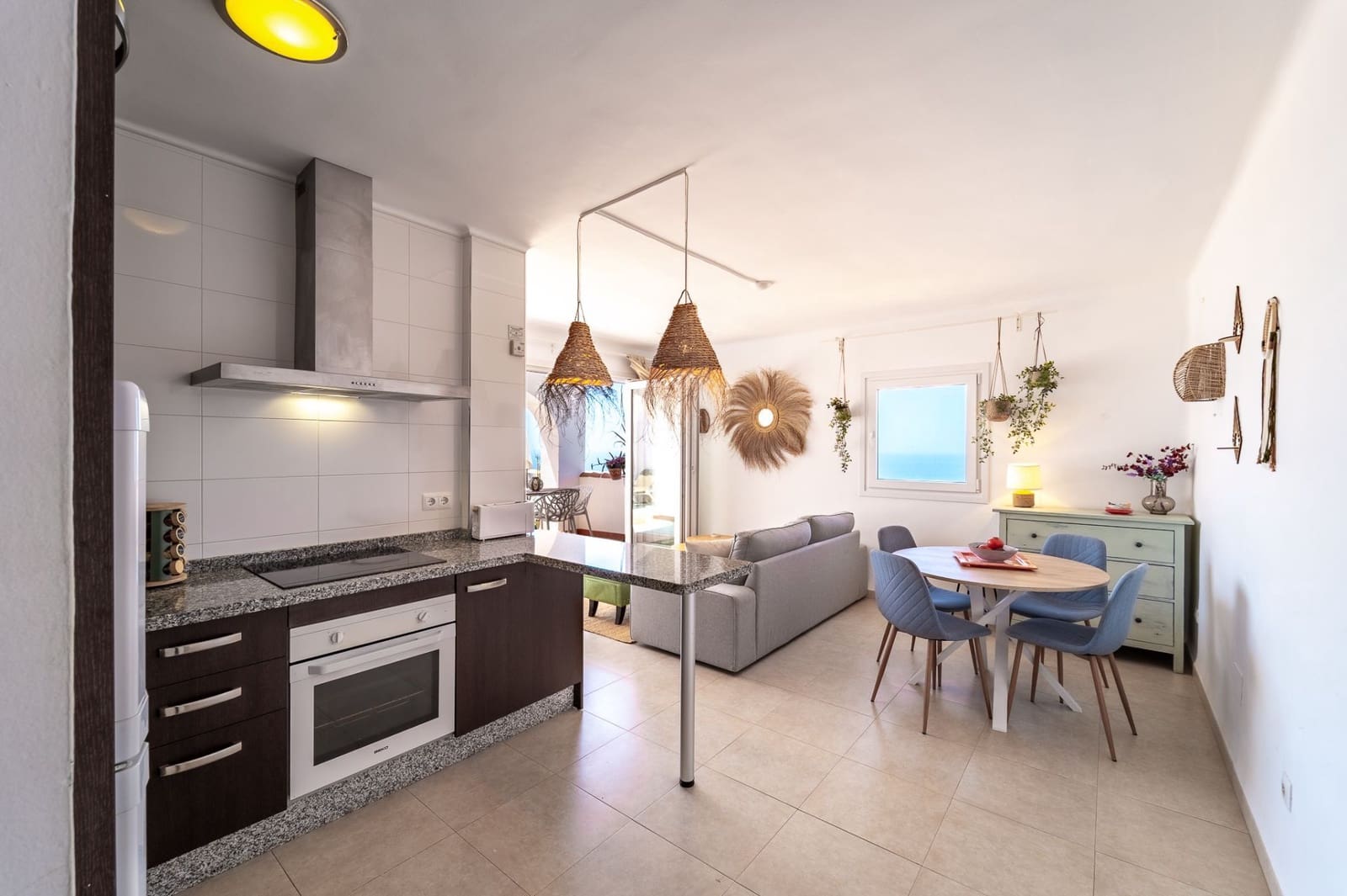 2 makuuhuone Asunto myytävänä paikassa Nerja mukana uima-altaan - 349 000 € (Ref: 9926745)