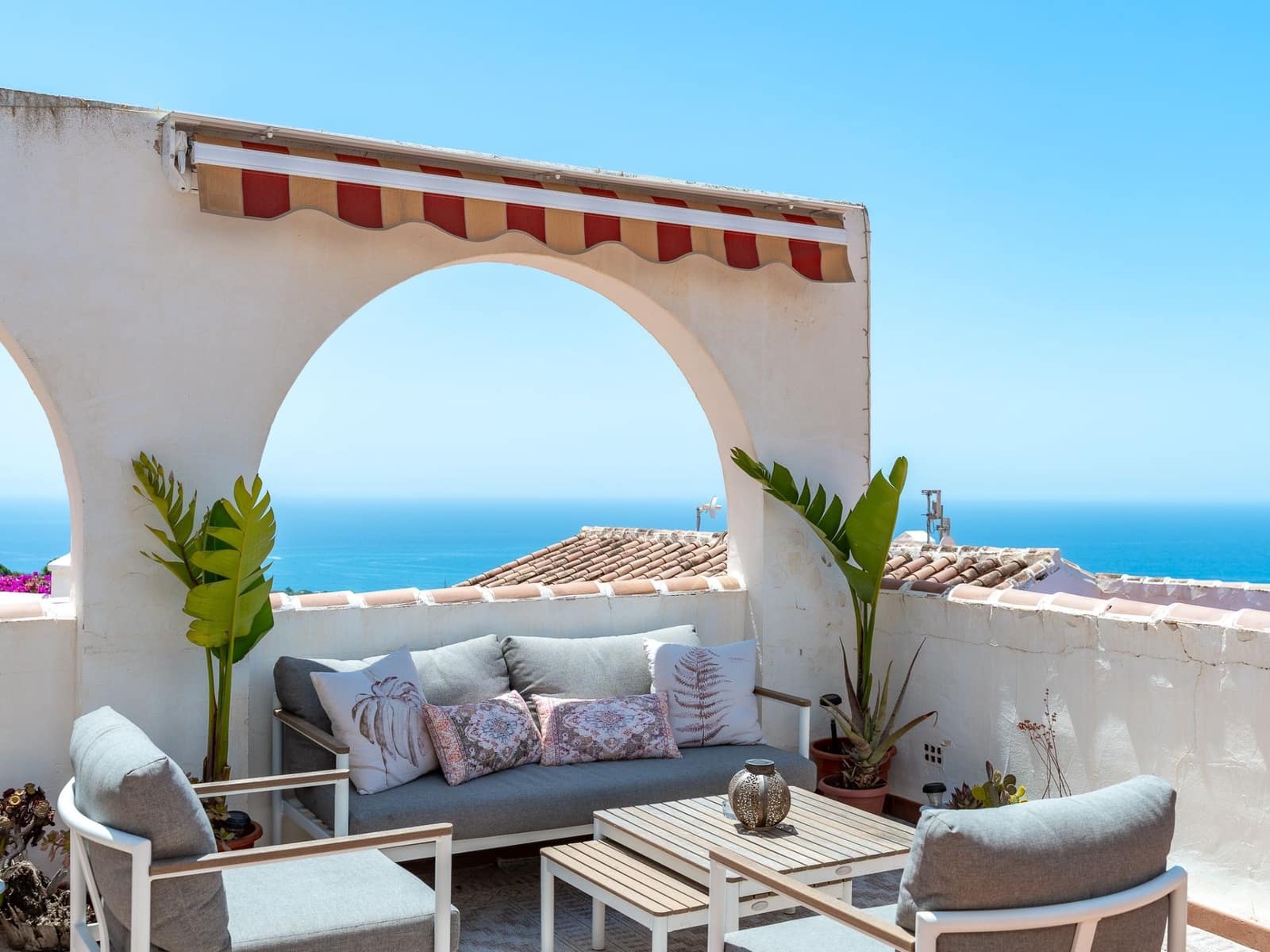 2 makuuhuone Asunto myytävänä paikassa Nerja mukana uima-altaan - 349 000 € (Ref: 9926745)