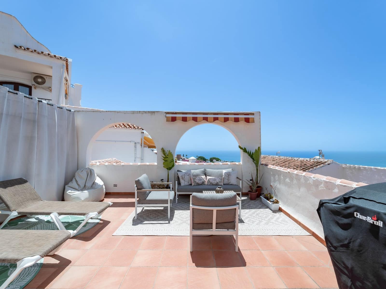 2 makuuhuone Asunto myytävänä paikassa Nerja mukana uima-altaan - 349 000 € (Ref: 9926745)