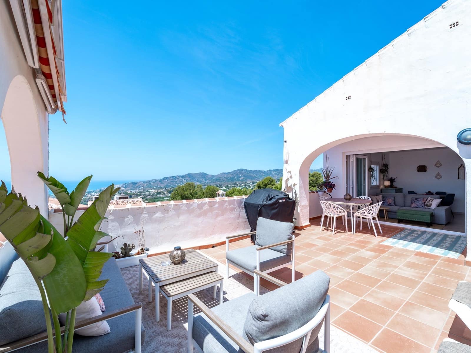 2 makuuhuone Asunto myytävänä paikassa Nerja mukana uima-altaan - 349 000 € (Ref: 9926745)