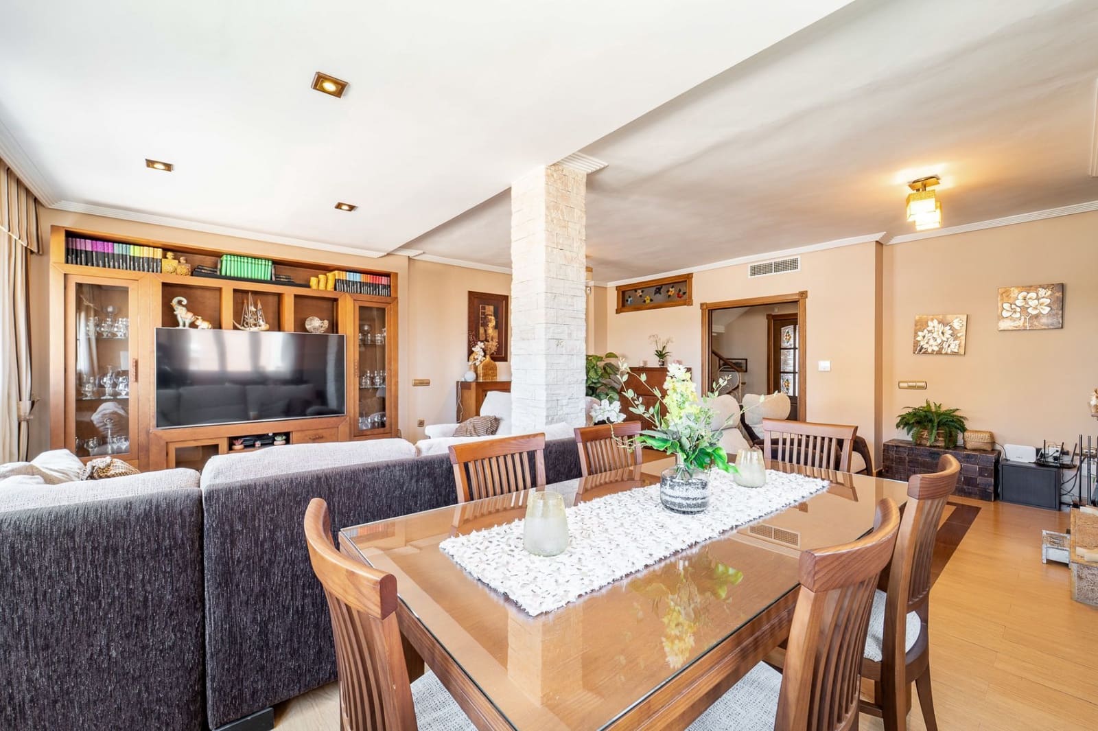 4 bedroom Semi-detached Villa for sale in Malaga city - € 630,000 (Ref: 9928708)