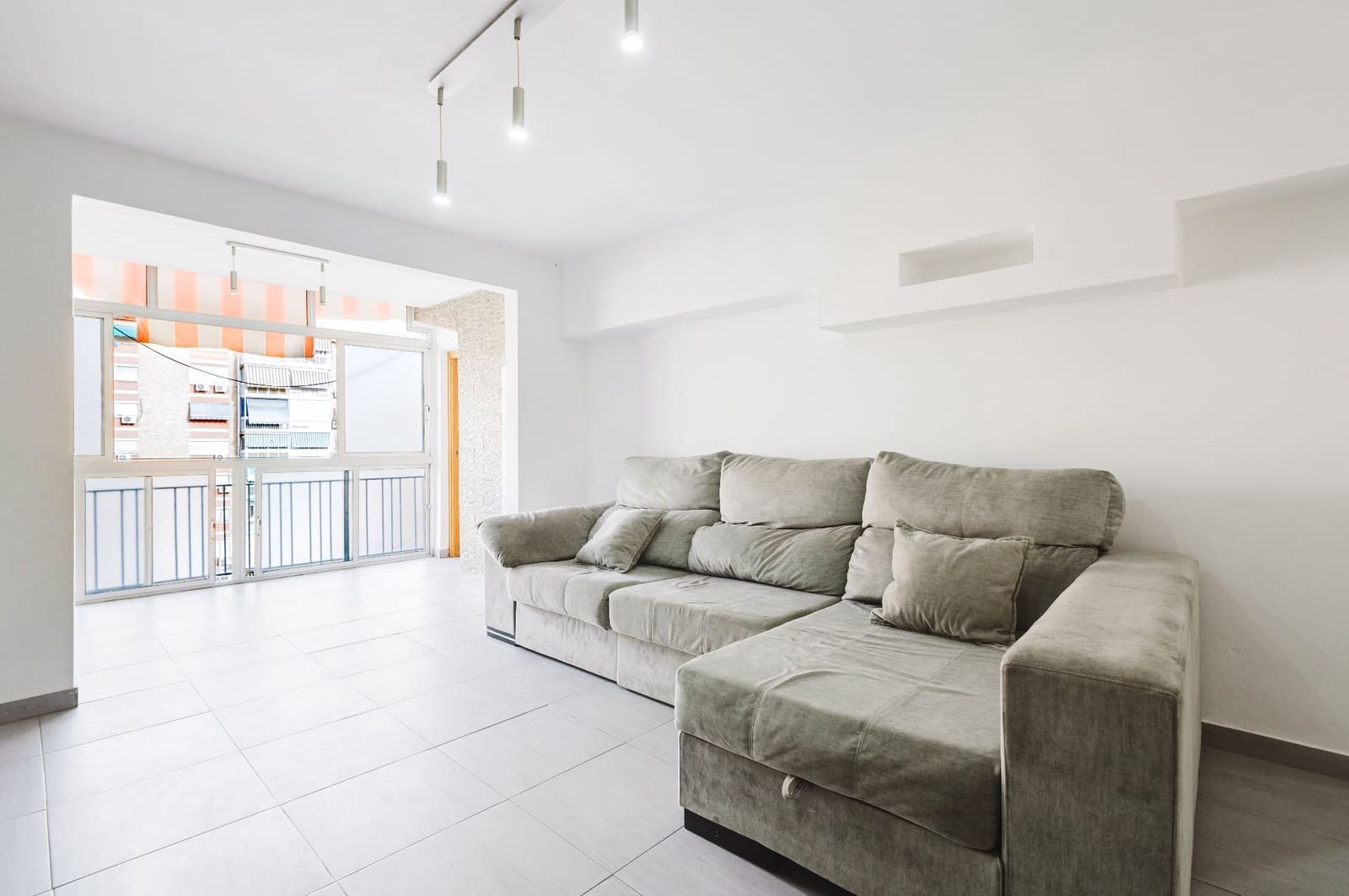 3 sovrum Lägenhet till salu i Malaga stad - 240 000 € (Ref: 9932799)