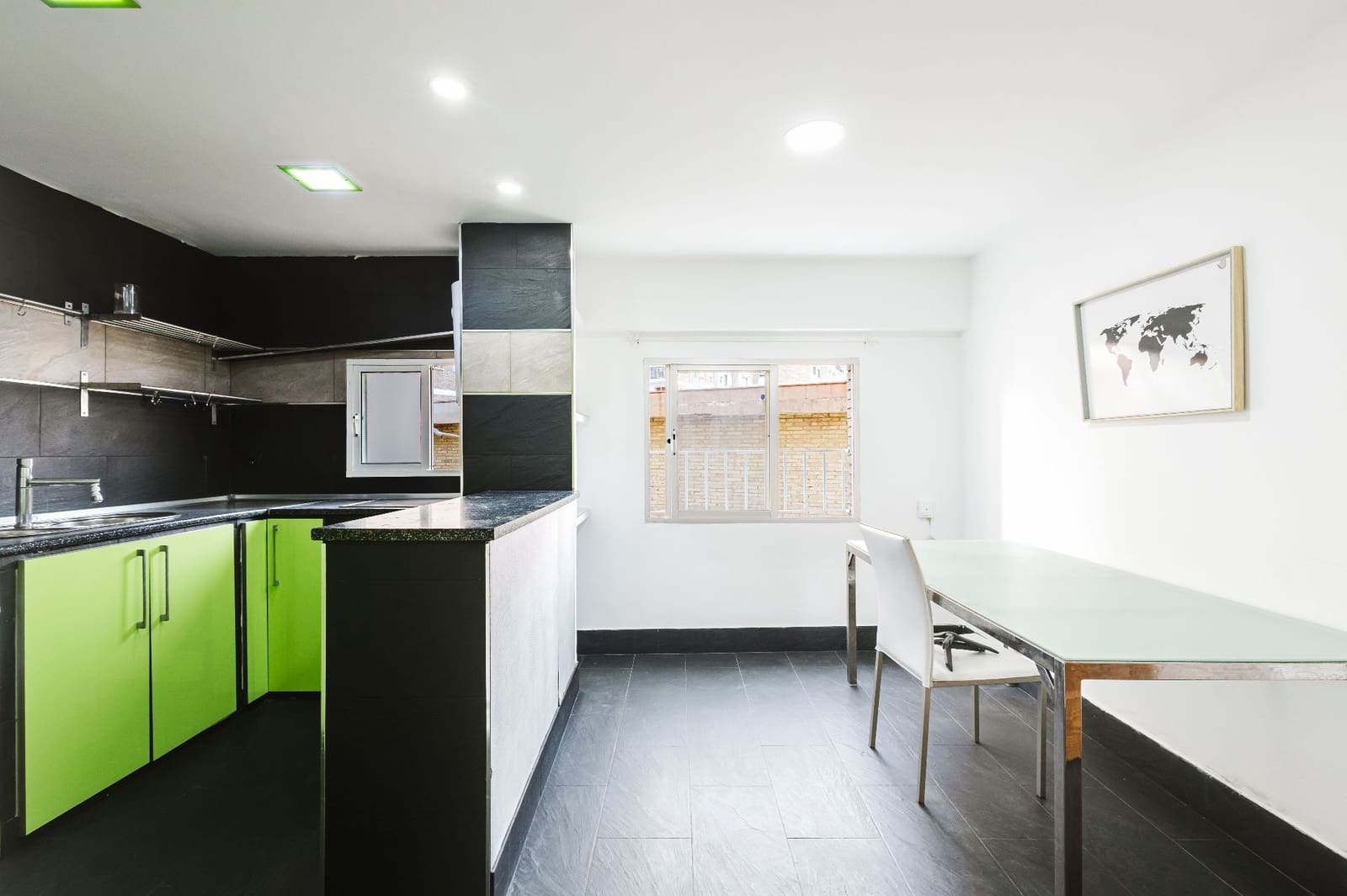 3 sovrum Lägenhet till salu i Malaga stad - 240 000 € (Ref: 9932799)