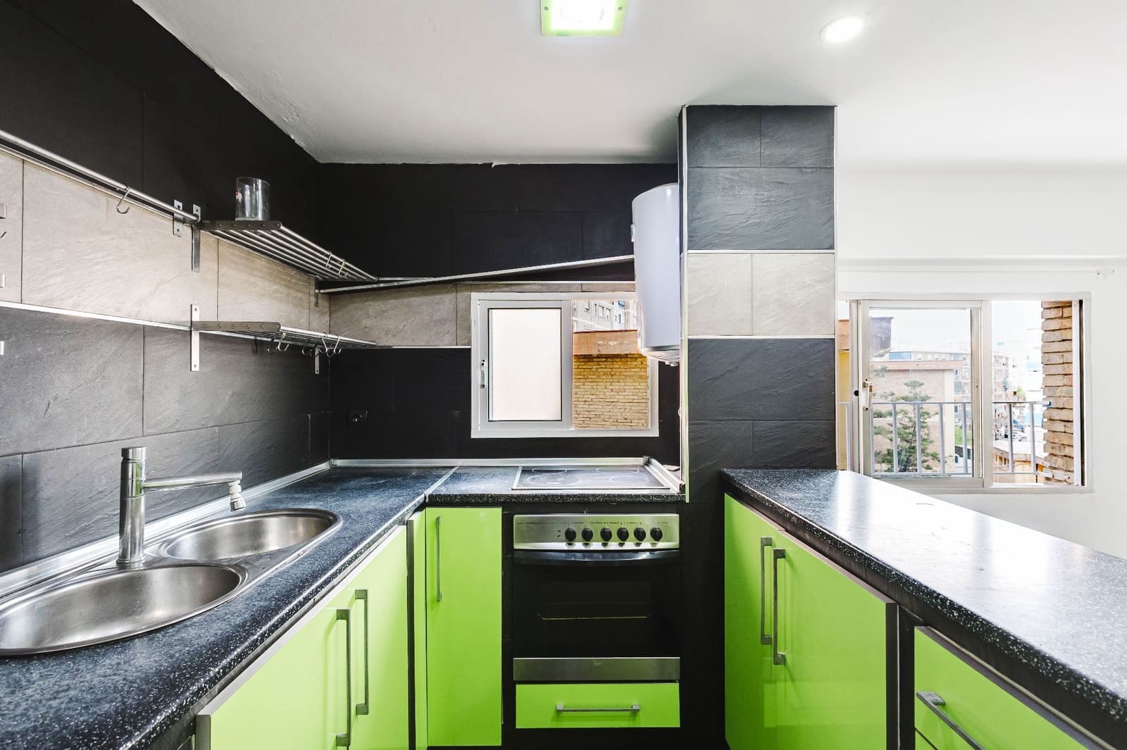 3 sovrum Lägenhet till salu i Malaga stad - 240 000 € (Ref: 9932799)