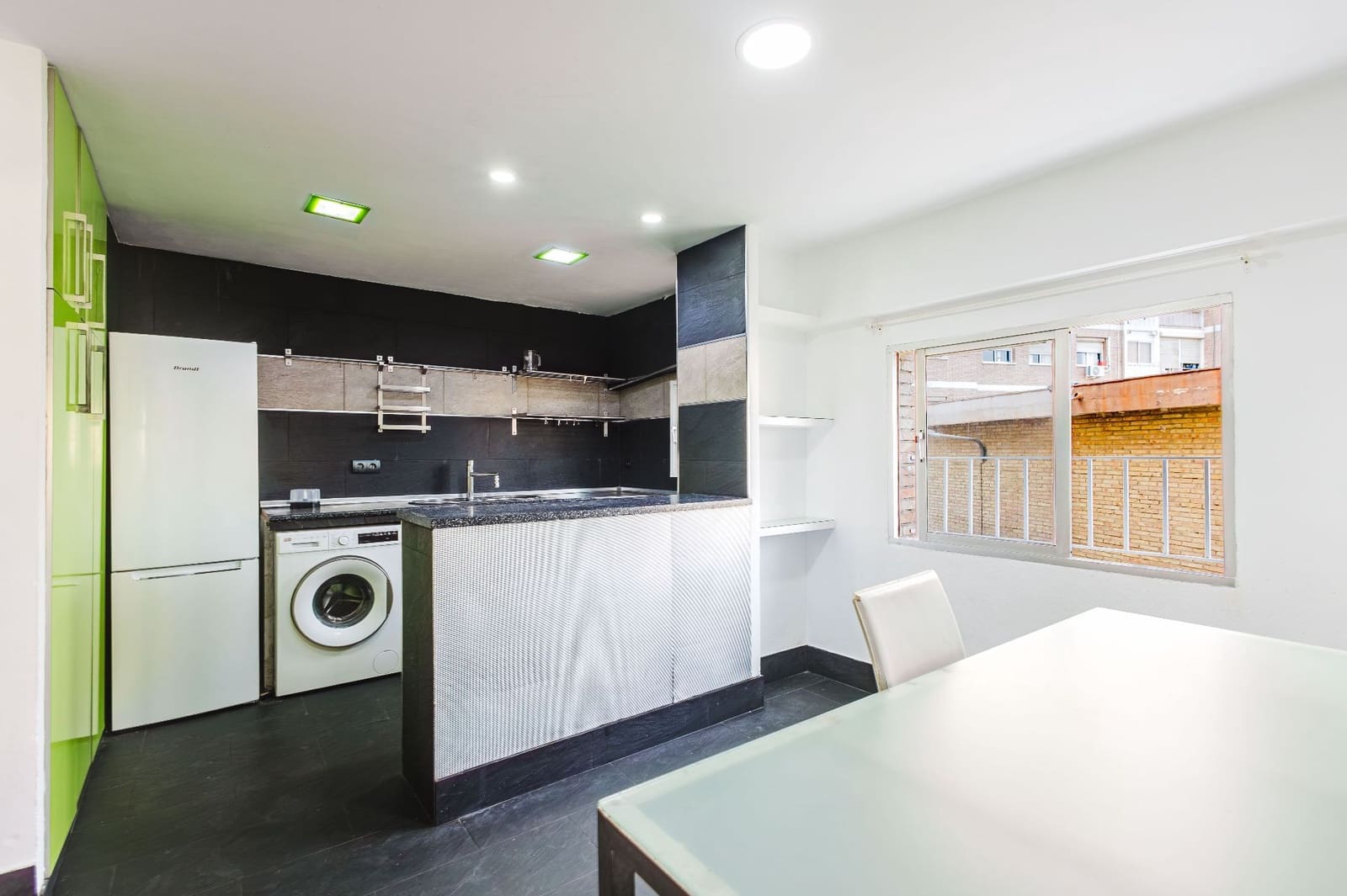 3 sovrum Lägenhet till salu i Malaga stad - 240 000 € (Ref: 9932799)
