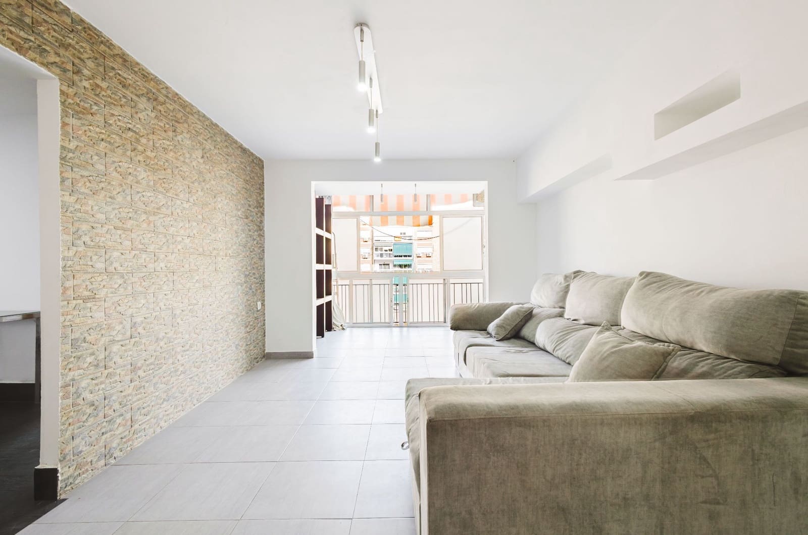 3 sovrum Lägenhet till salu i Malaga stad - 240 000 € (Ref: 9932799)
