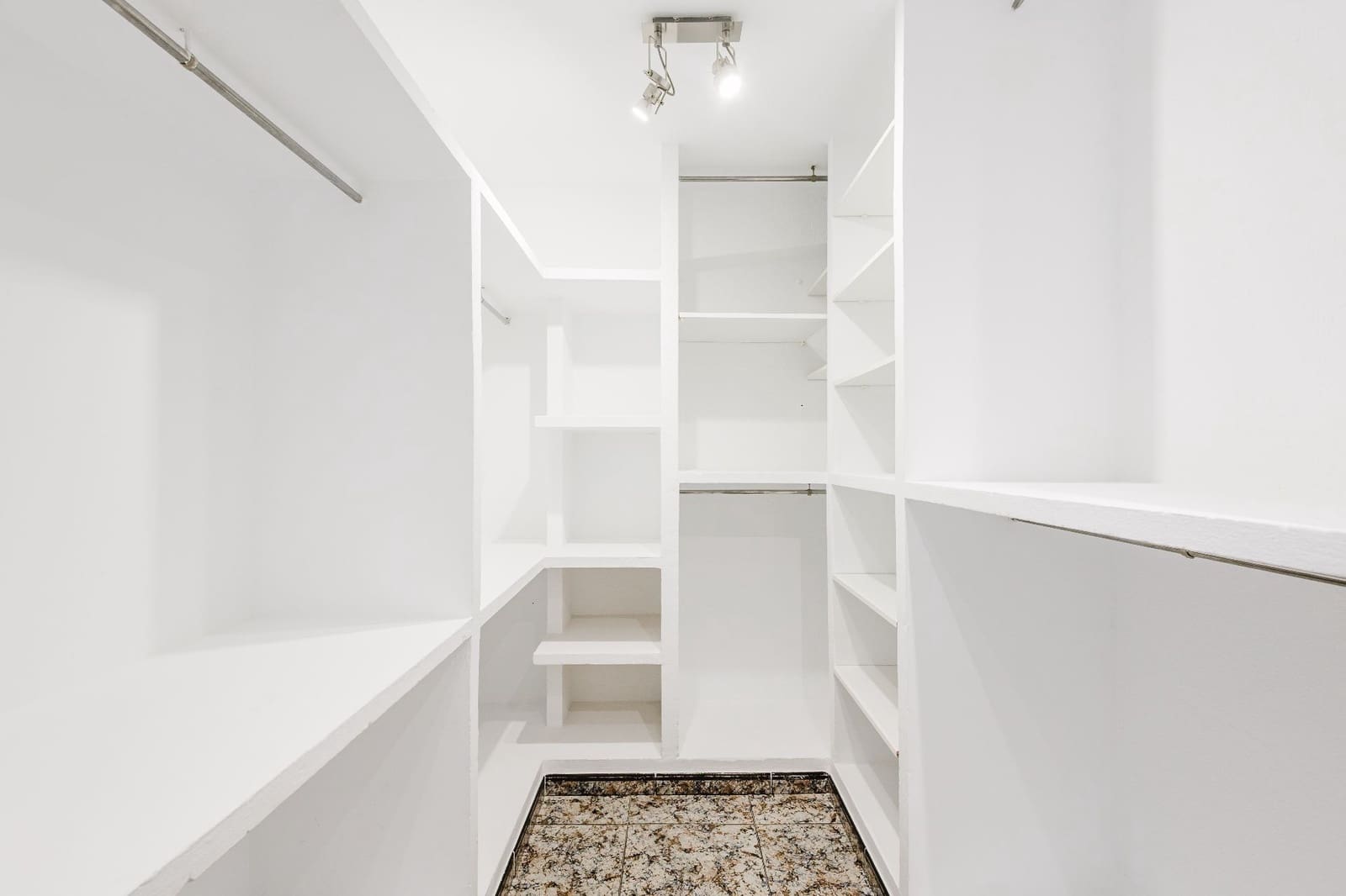 3 sovrum Lägenhet till salu i Malaga stad - 240 000 € (Ref: 9932799)