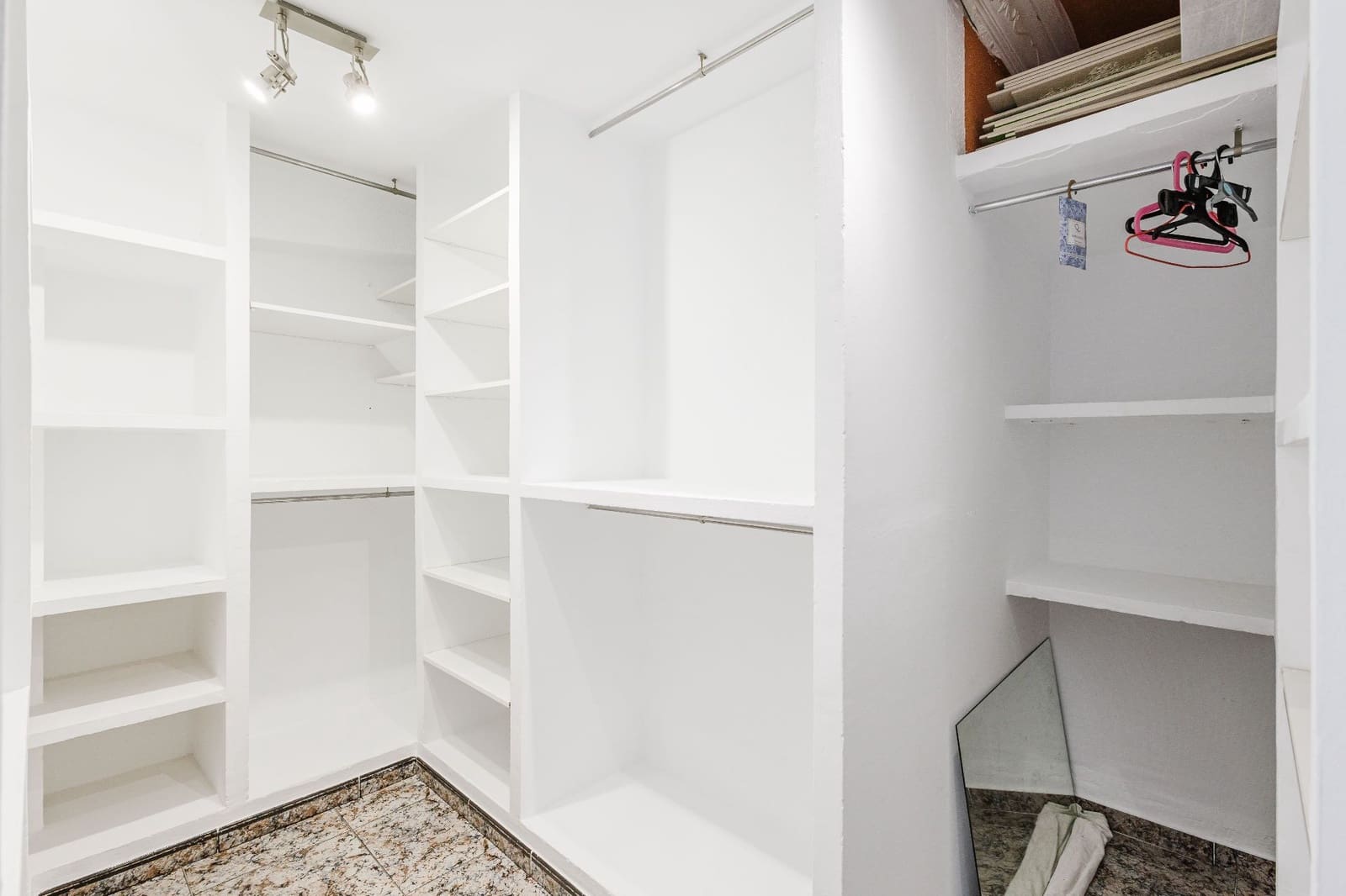 3 sovrum Lägenhet till salu i Malaga stad - 240 000 € (Ref: 9932799)