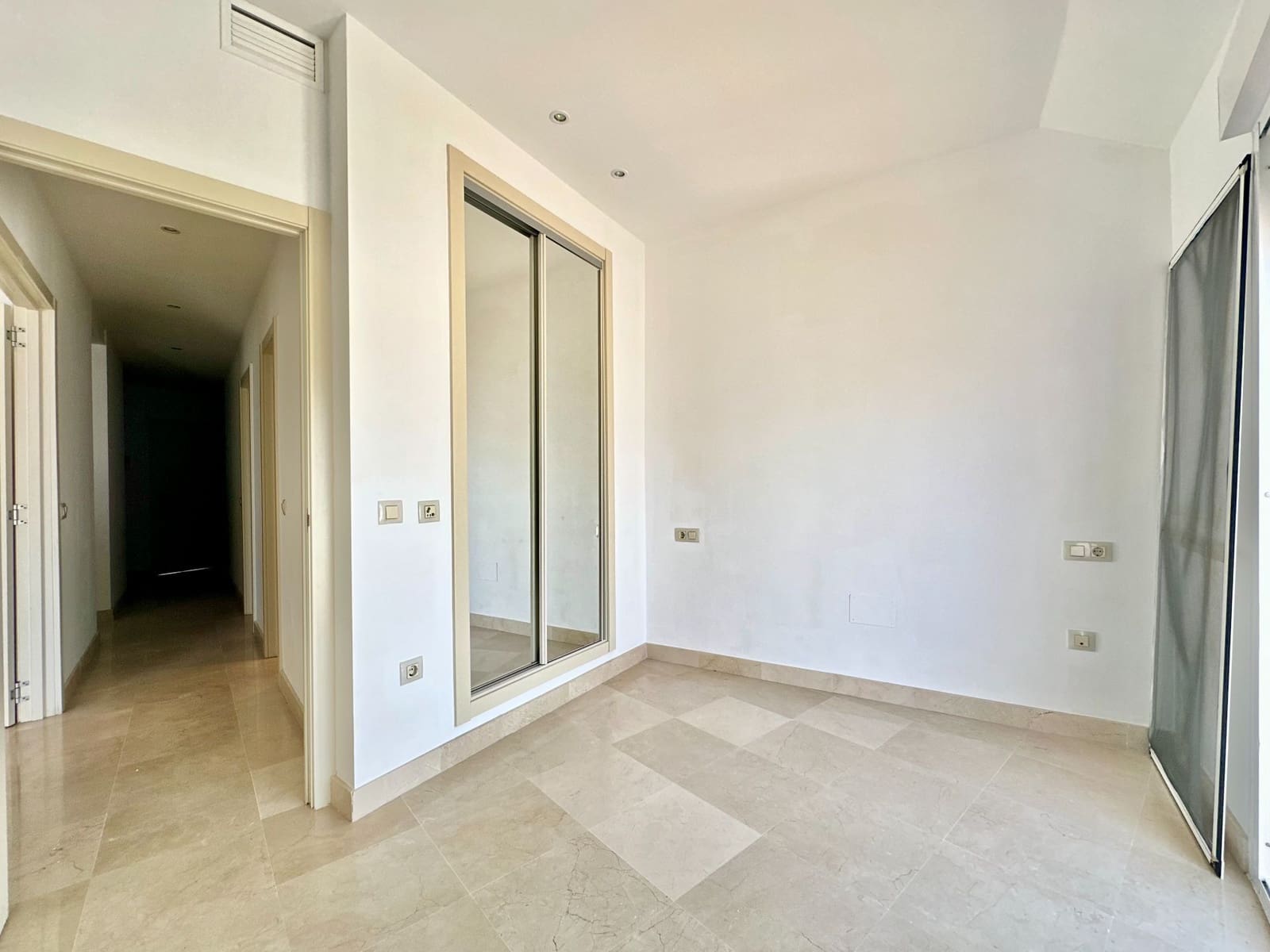 2 bedroom Penthouse for sale in Fuengirola with garage - € 379,000 (Ref: 9935487)