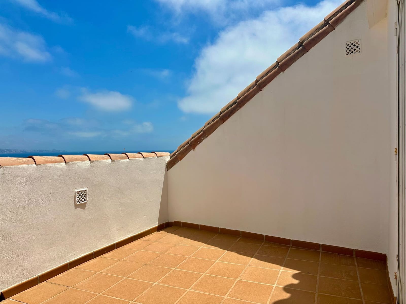 2 bedroom Penthouse for sale in Fuengirola with garage - € 379,000 (Ref: 9935487)