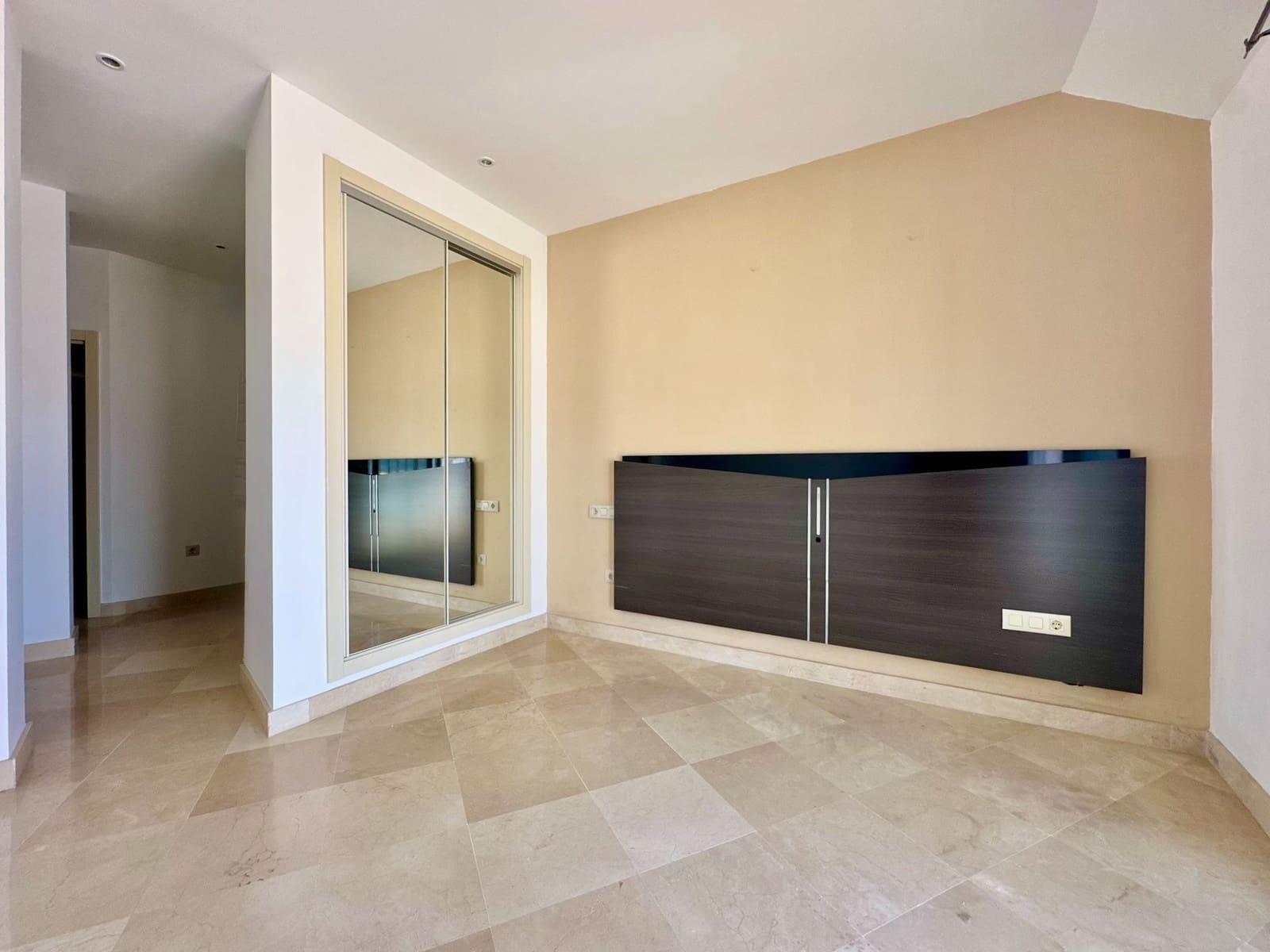 2 bedroom Penthouse for sale in Fuengirola with garage - € 379,000 (Ref: 9935487)