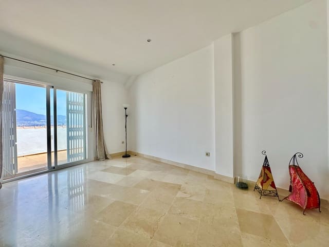 2 bedroom Penthouse for sale in Fuengirola with garage - € 379,000 (Ref: 9935487)