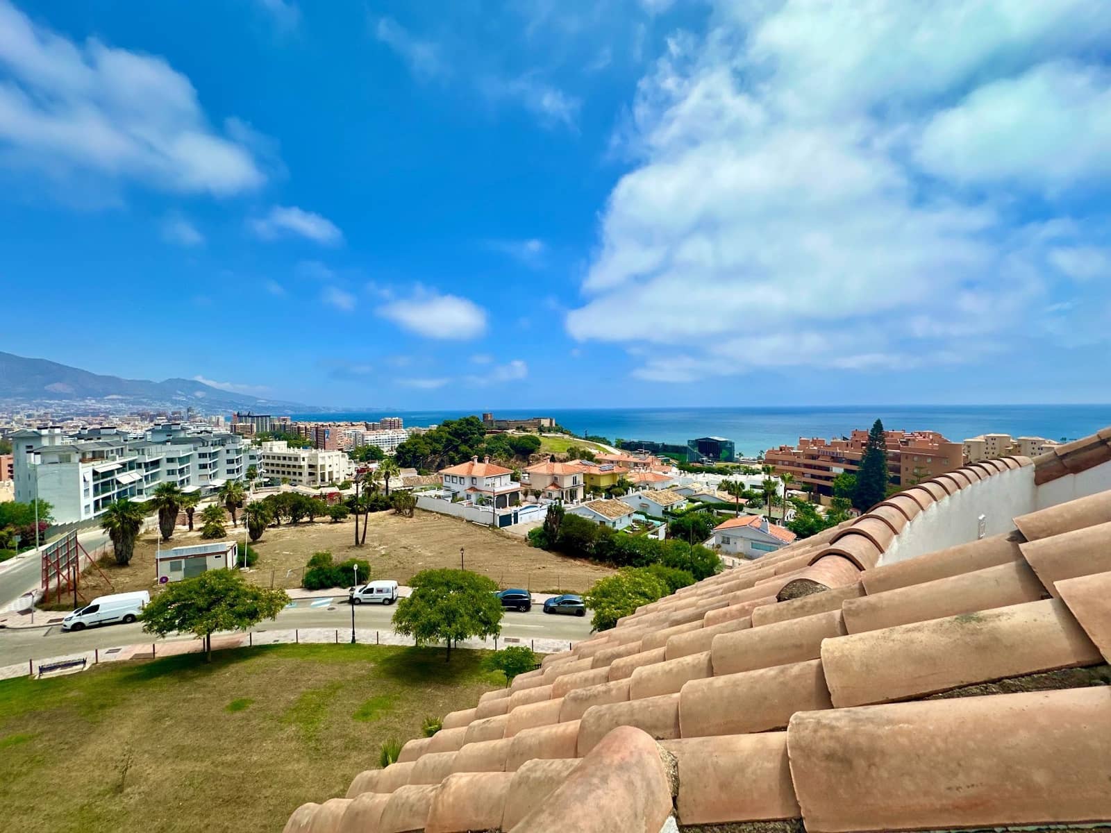 2 bedroom Penthouse for sale in Fuengirola with garage - € 379,000 (Ref: 9935487)