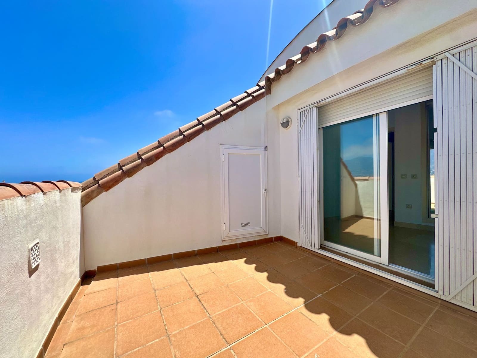 2 bedroom Penthouse for sale in Fuengirola with garage - € 379,000 (Ref: 9935487)