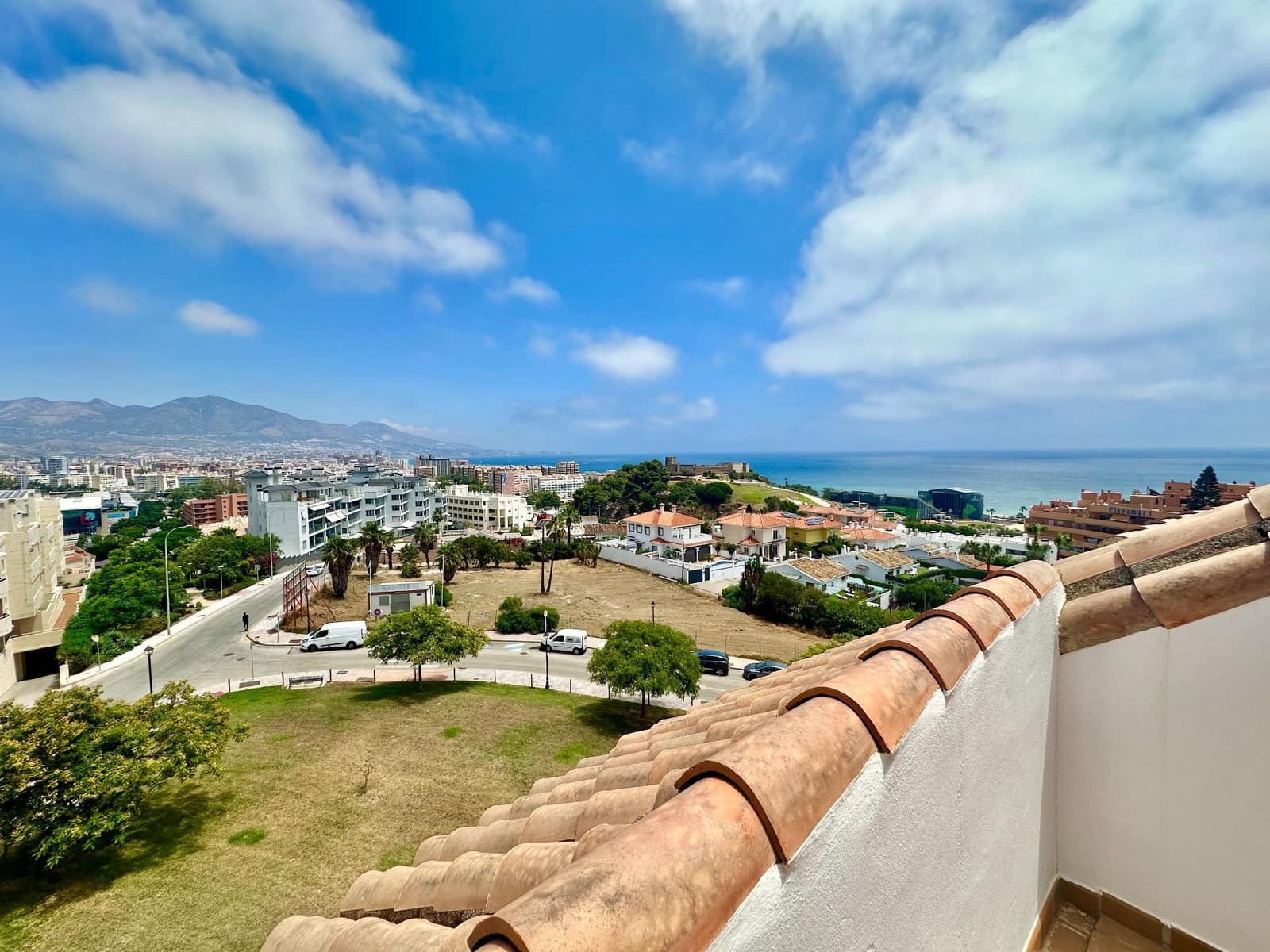 2 bedroom Penthouse for sale in Fuengirola with garage - € 379,000 (Ref: 9935487)