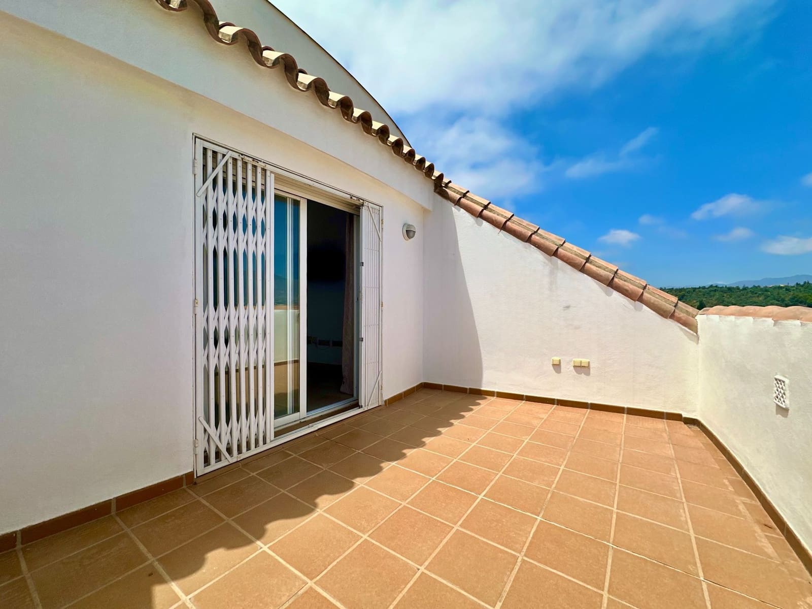 2 bedroom Penthouse for sale in Fuengirola with garage - € 379,000 (Ref: 9935487)