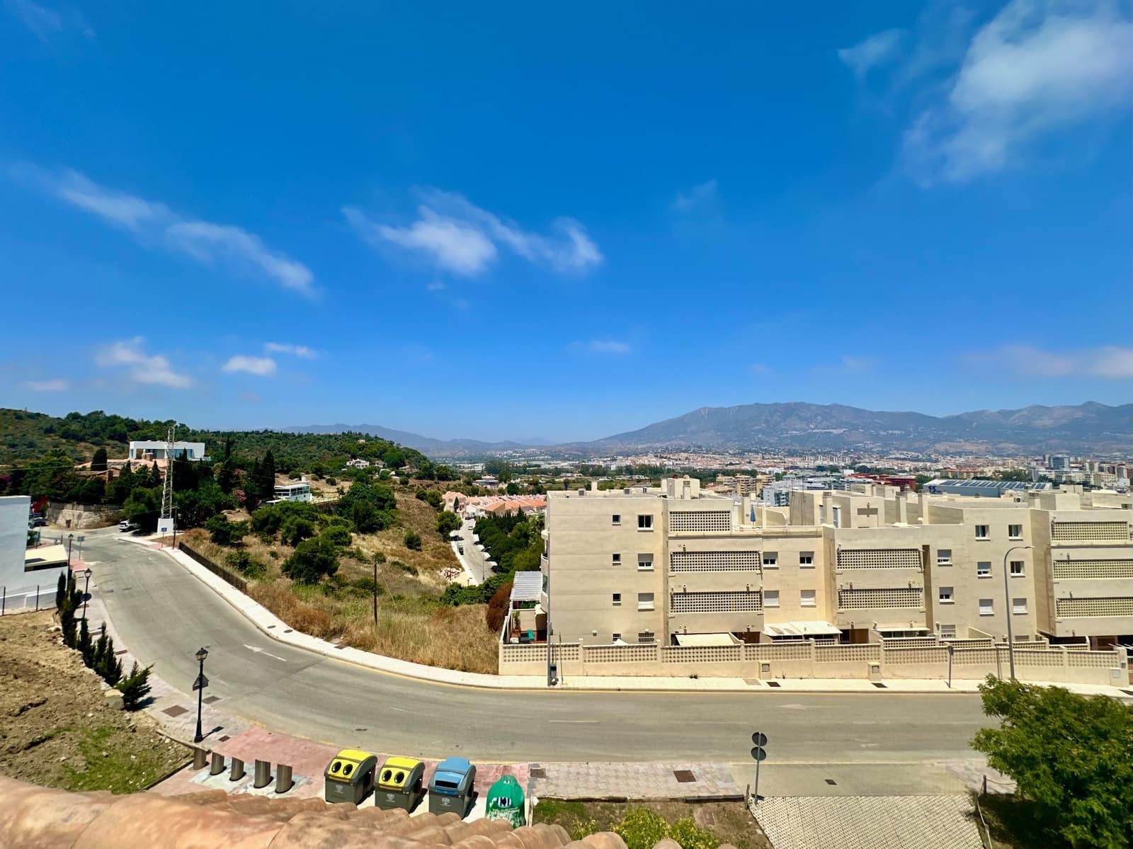 2 bedroom Penthouse for sale in Fuengirola with garage - € 379,000 (Ref: 9935487)