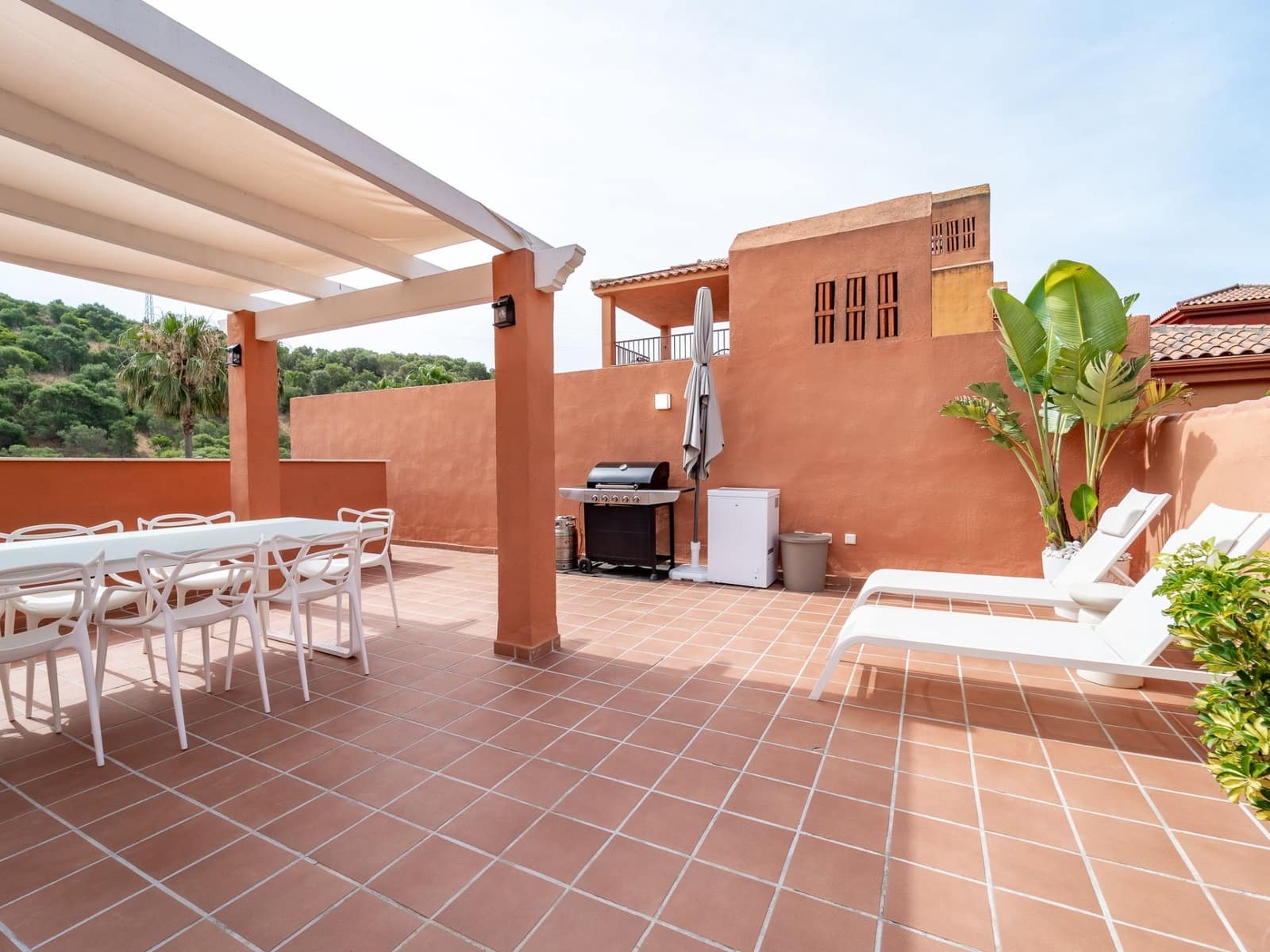 Piso de 2 habitaciones en Marbella en venta con piscina garaje - 450.000 € (Ref: 9937473)
