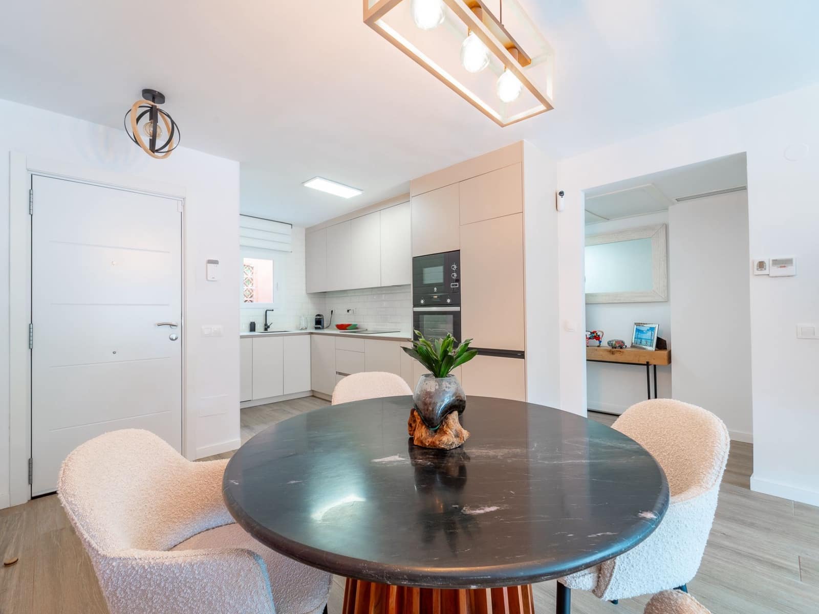 Piso de 2 habitaciones en Marbella en venta con piscina garaje - 450.000 € (Ref: 9937473)