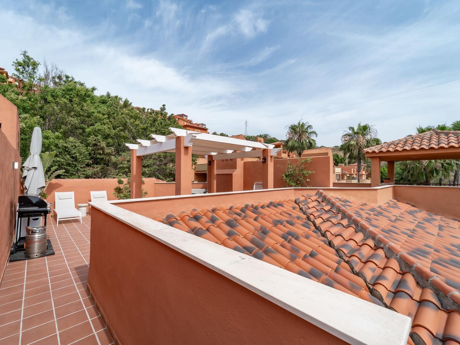 Piso de 2 habitaciones en Marbella en venta con piscina garaje - 450.000 € (Ref: 9937473)