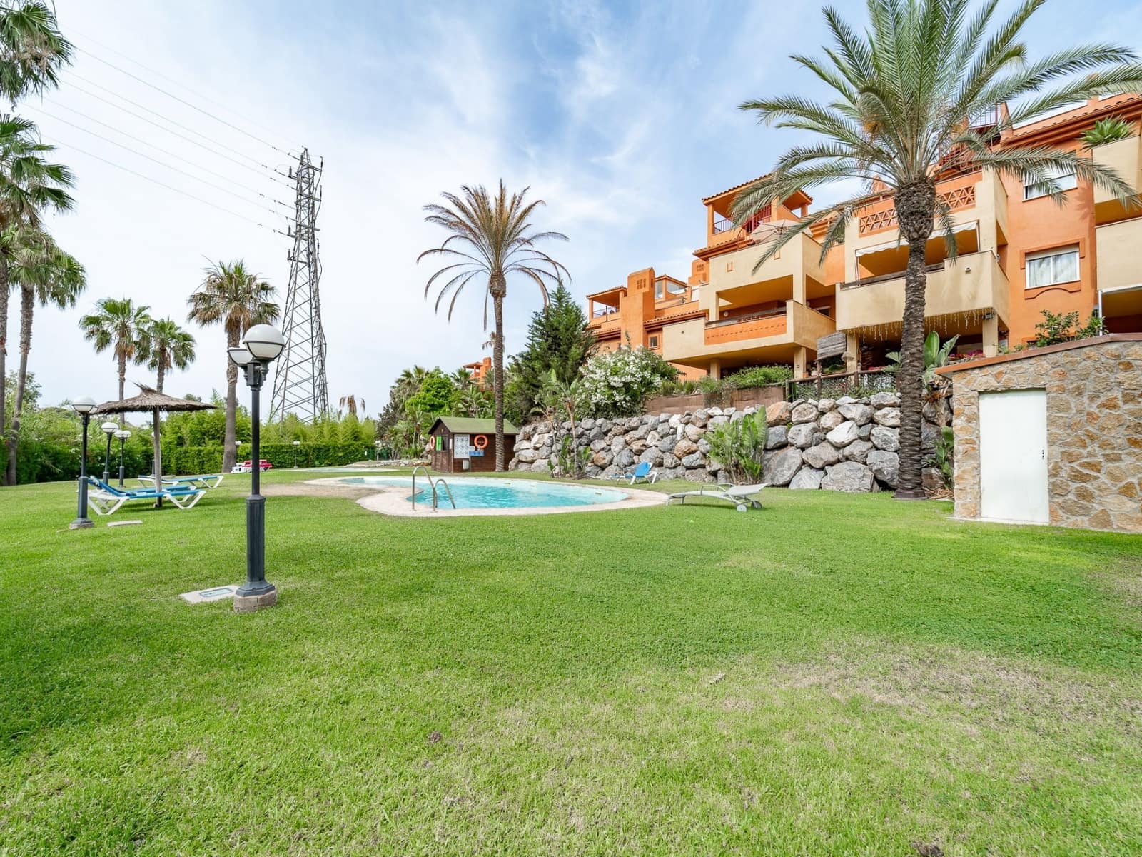 Piso de 2 habitaciones en Marbella en venta con piscina garaje - 450.000 € (Ref: 9937473)