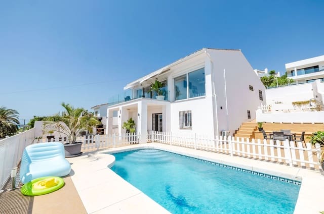 4 soverom Kjedet enebolig til salgs i Estepona med svømmebasseng - € 749 000 (Ref: 9937475)