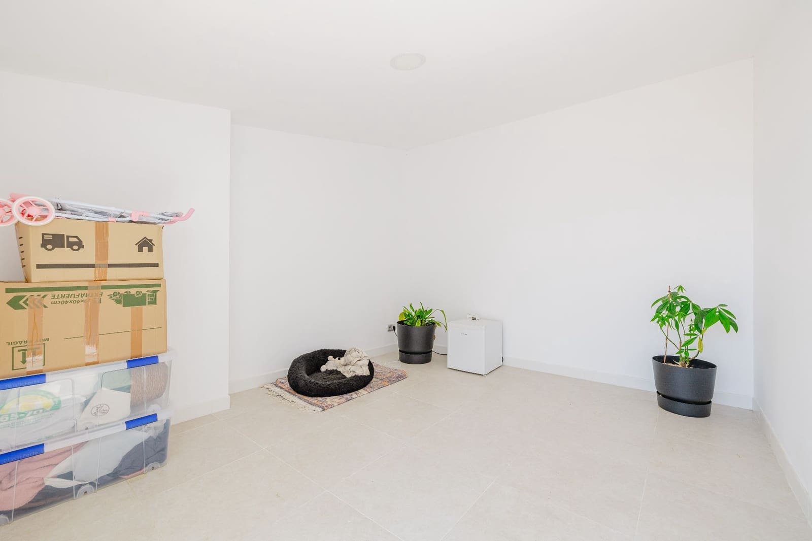 4 soverom Kjedet enebolig til salgs i Estepona med svømmebasseng - € 749 000 (Ref: 9937475)