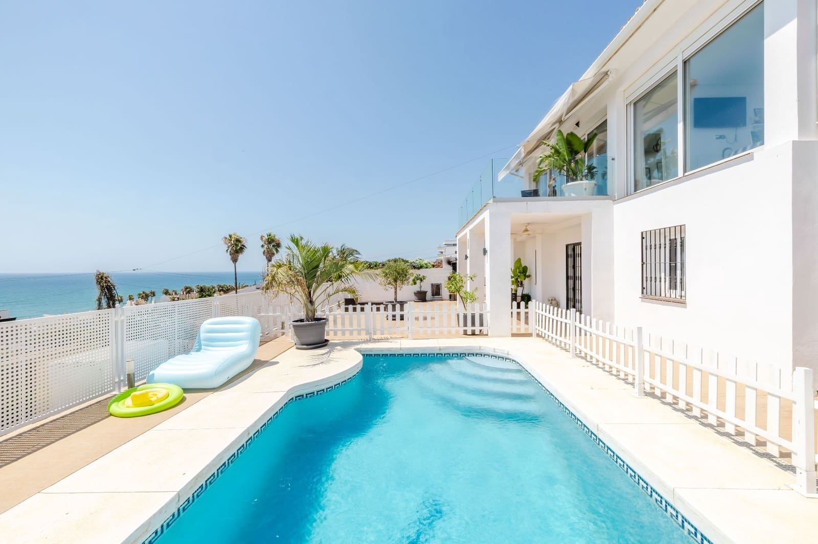 4 soverom Kjedet enebolig til salgs i Estepona med svømmebasseng - € 749 000 (Ref: 9937475)