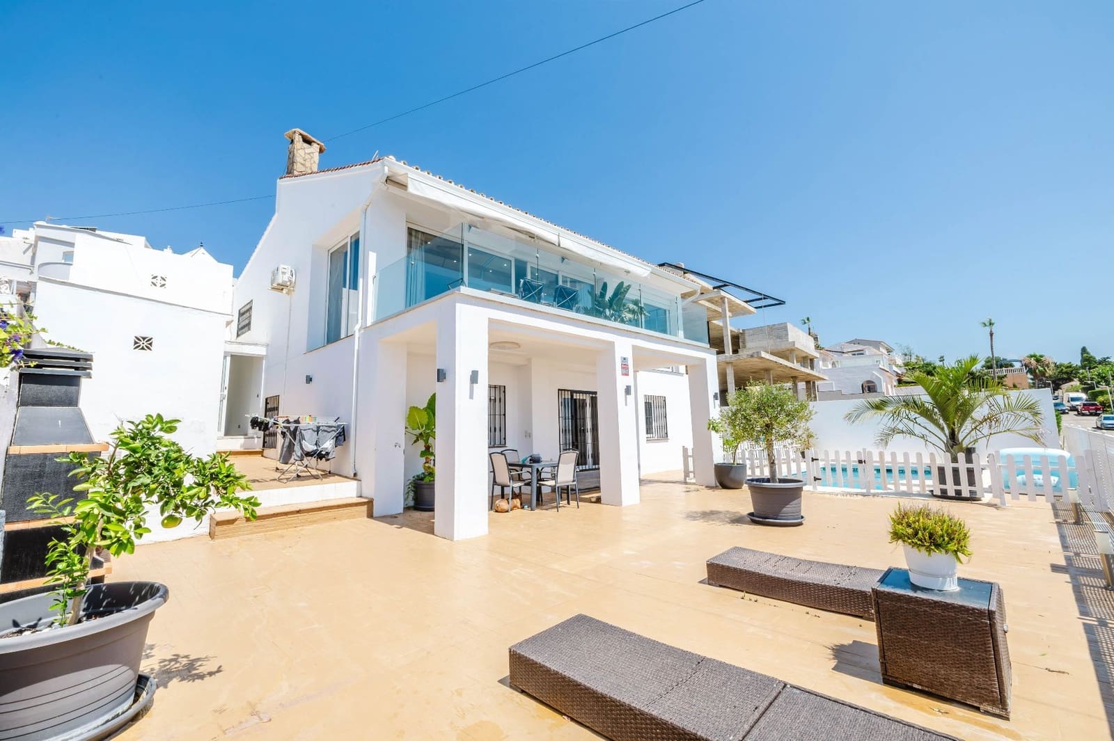 4 soverom Kjedet enebolig til salgs i Estepona med svømmebasseng - € 749 000 (Ref: 9937475)