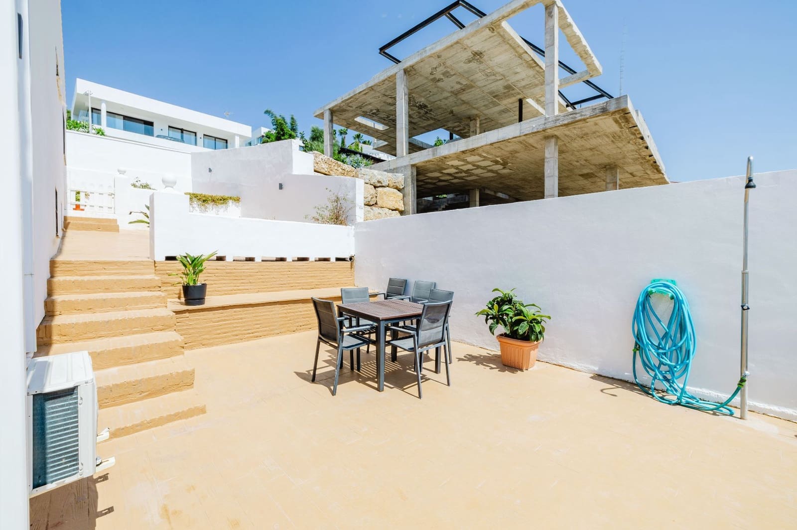 4 soverom Kjedet enebolig til salgs i Estepona med svømmebasseng - € 749 000 (Ref: 9937475)