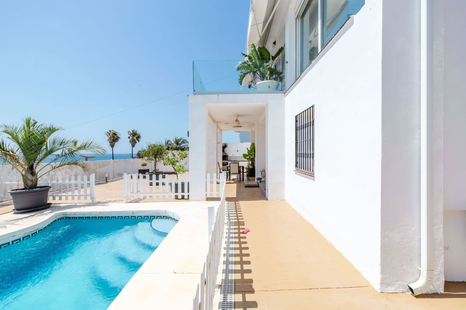 4 soverom Kjedet enebolig til salgs i Estepona med svømmebasseng - € 749 000 (Ref: 9937475)