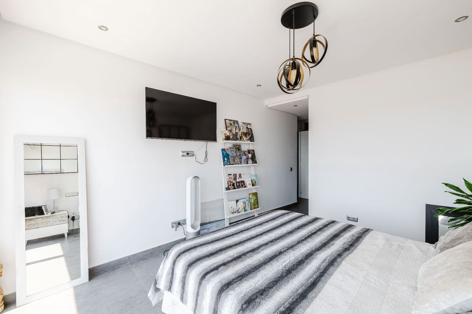 4 soverom Kjedet enebolig til salgs i Estepona med svømmebasseng - € 749 000 (Ref: 9937475)