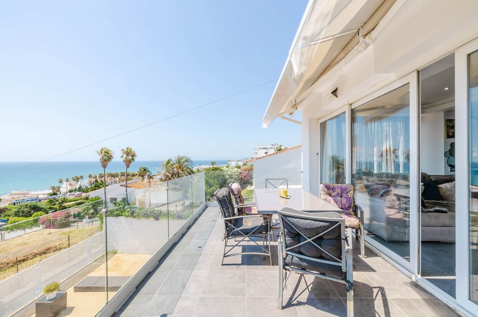 4 soverom Kjedet enebolig til salgs i Estepona med svømmebasseng - € 749 000 (Ref: 9937475)