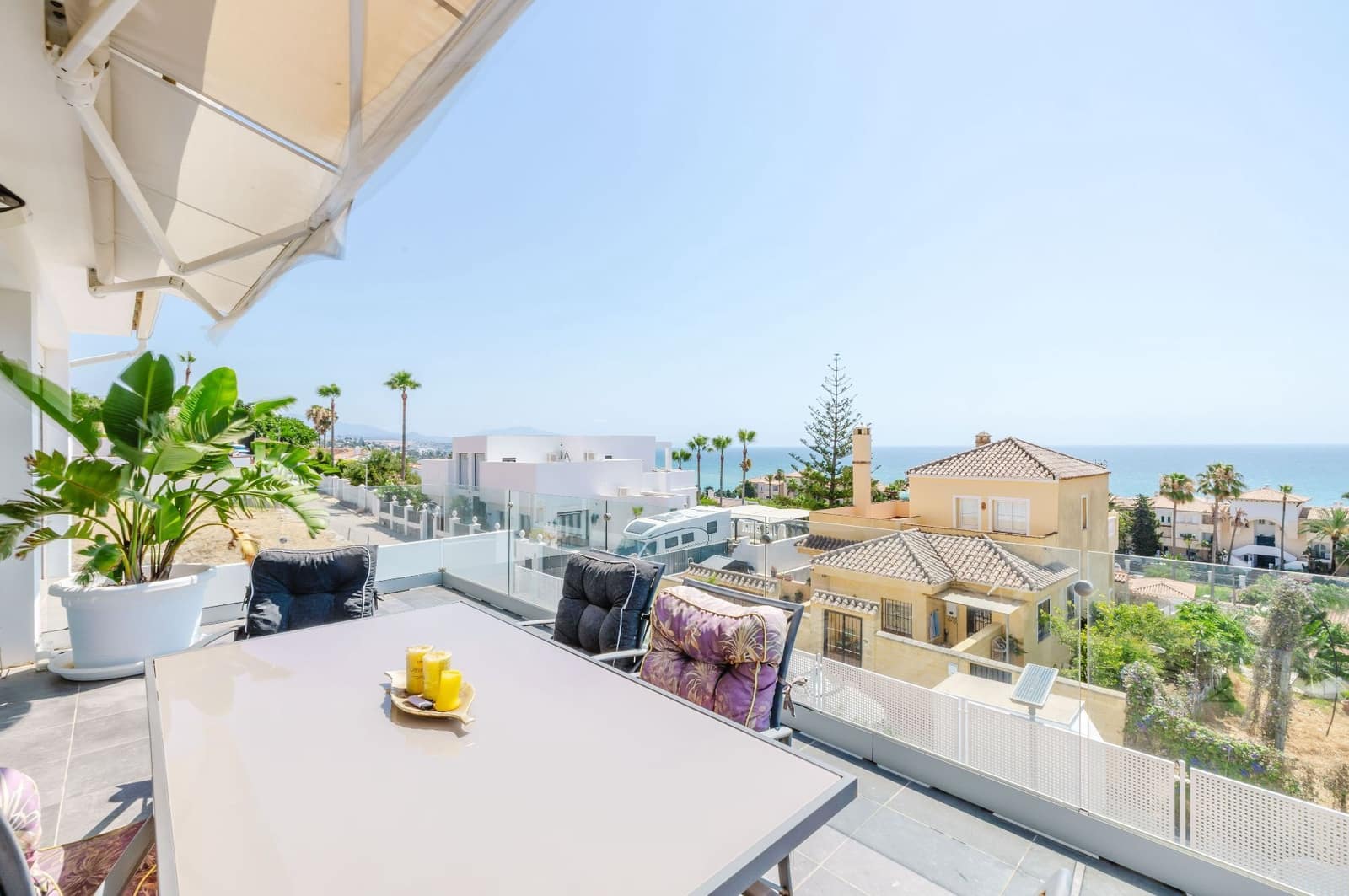 4 soverom Kjedet enebolig til salgs i Estepona med svømmebasseng - € 749 000 (Ref: 9937475)