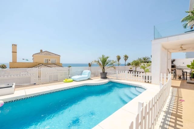 4 quarto Moradia Geminada para venda em Estepona com piscina - 749 000 € (Ref: 9937475)