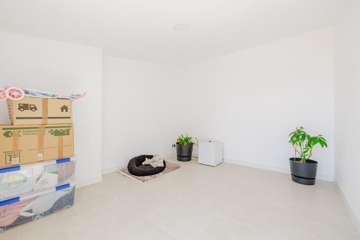 Pareado de 4 habitaciones en Estepona en venta con piscina - 749.000 € (Ref: 9937475)