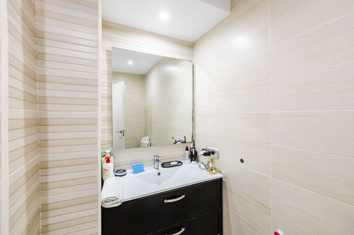 Pareado de 4 habitaciones en Estepona en venta con piscina - 749.000 € (Ref: 9937475)