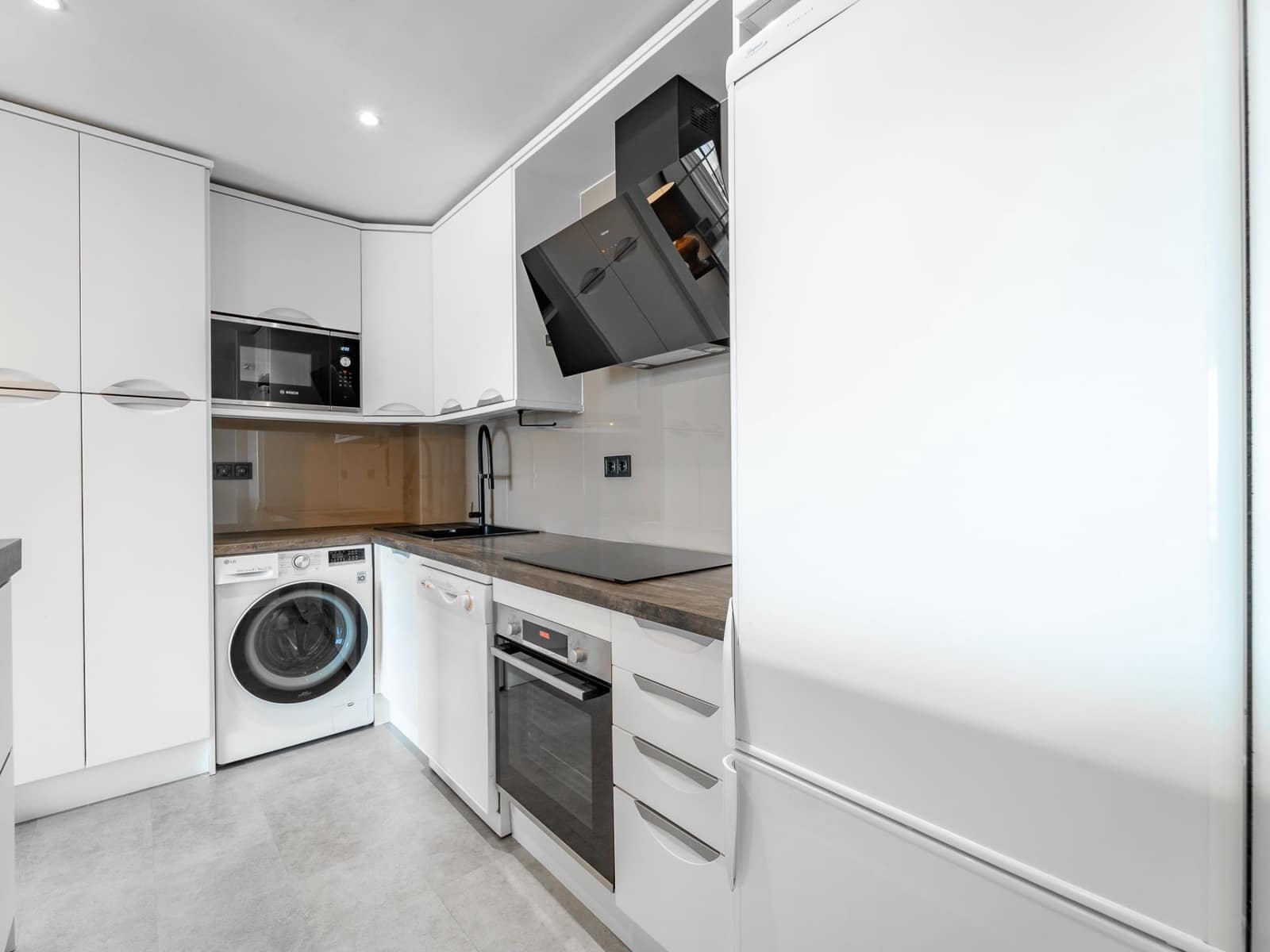 2 soverom Leilighet til salgs i Alhaurin el Grande med svømmebasseng garasje - € 340 000 (Ref: 9937477)