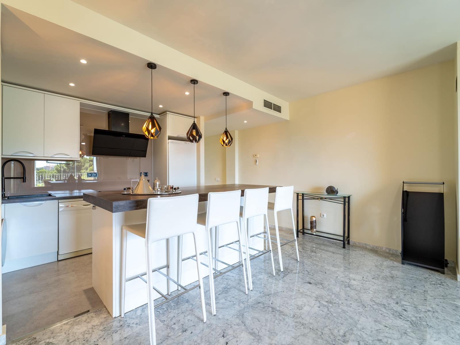 2 soverom Leilighet til salgs i Alhaurin el Grande med svømmebasseng garasje - € 340 000 (Ref: 9937477)
