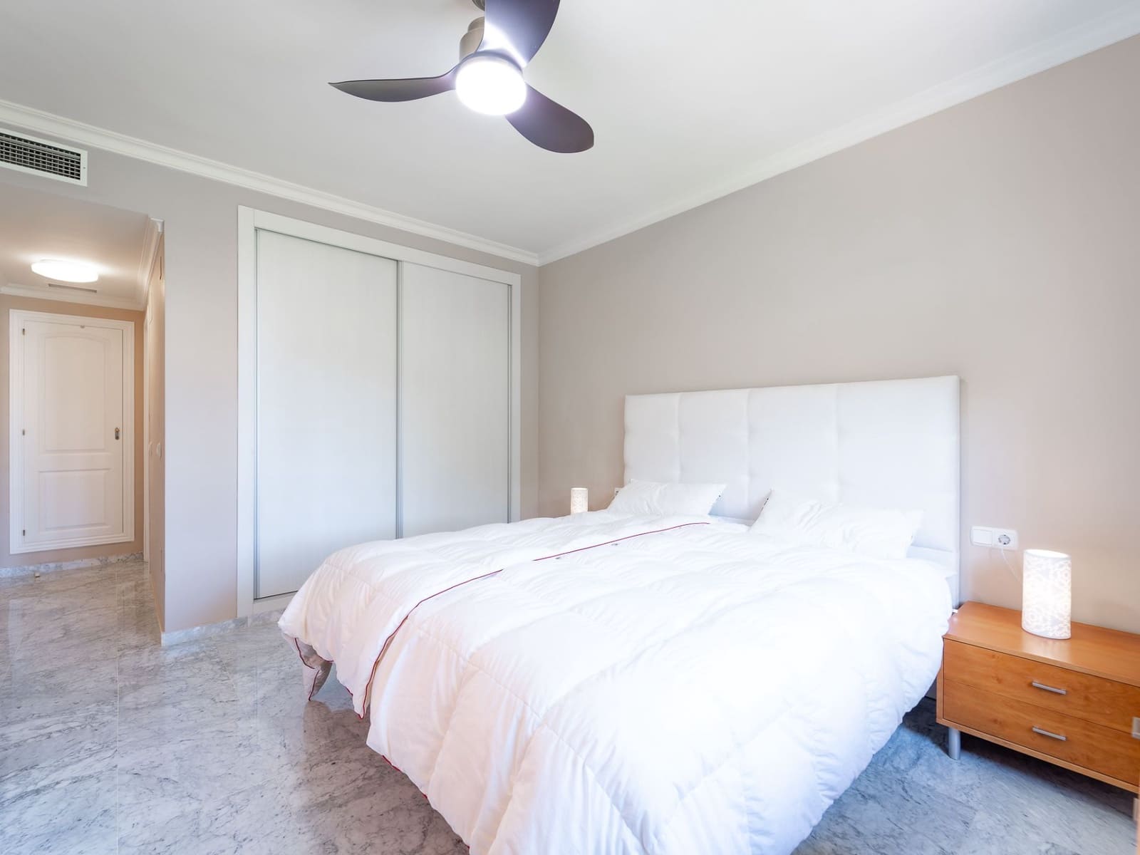 2 soverom Leilighet til salgs i Alhaurin el Grande med svømmebasseng garasje - € 340 000 (Ref: 9937477)