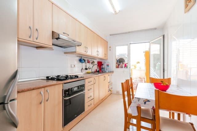 Piso de 3 habitaciones en Ibiza / Eivissa ciudad en venta con garaje - 585.000 € (Ref: 9949127)